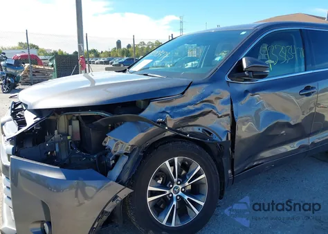 2018 Toyota Highlander Le Plus from USA, damaged, VIN 5TDBZRFH2JS497437